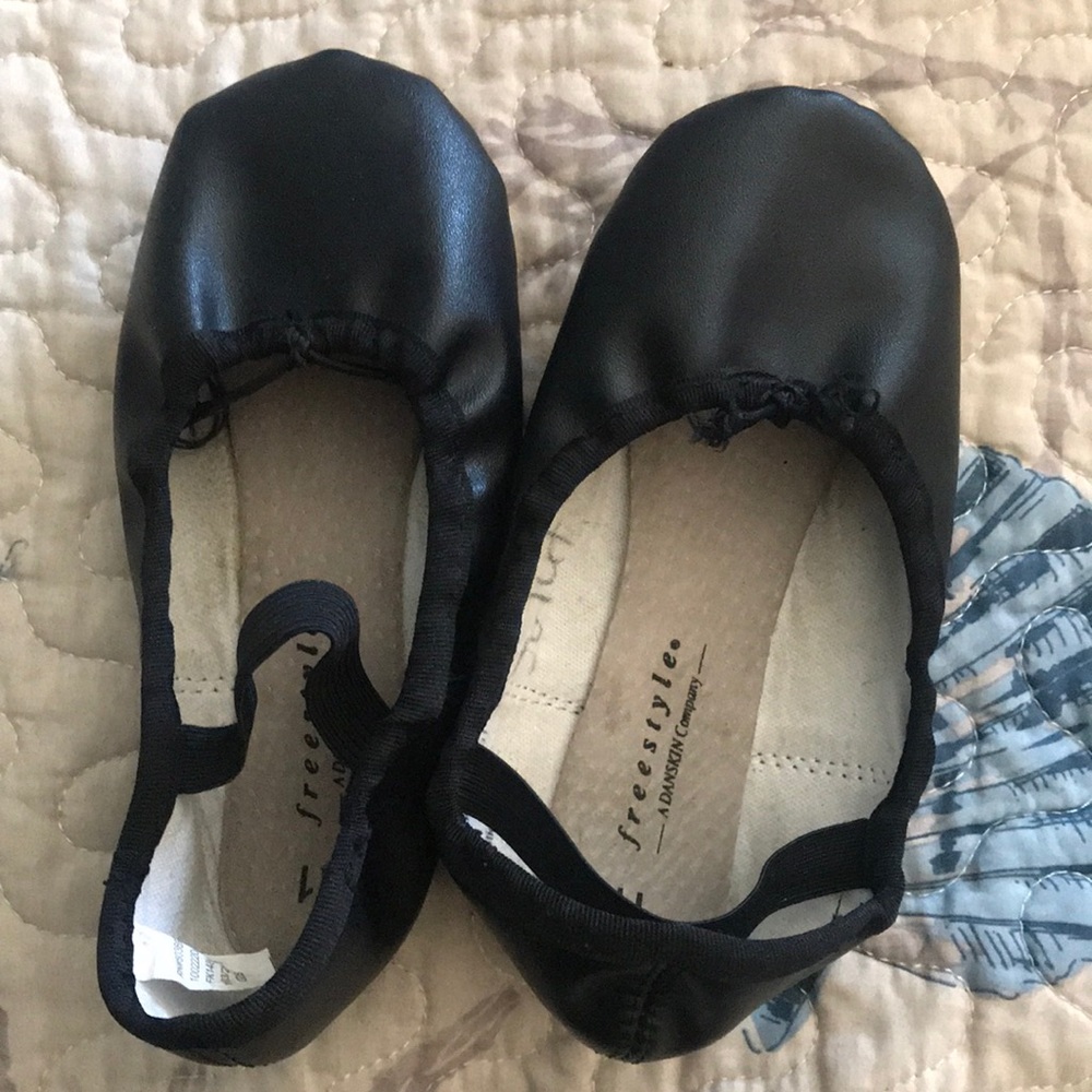 Size 11 black ballet shoes, EUC like new.